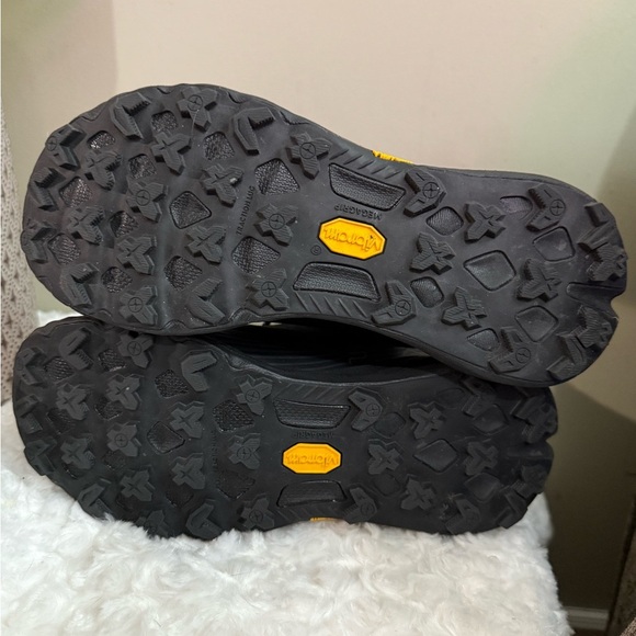 Merrell Black Athletic Shoes with Breathable Mesh and Aggressive Tread women’s - Picture 4 of 6